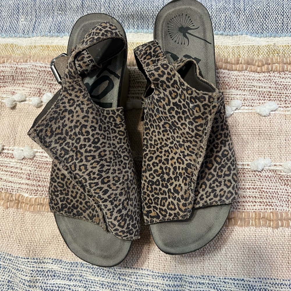 OTBT Leopard Print Sandals
